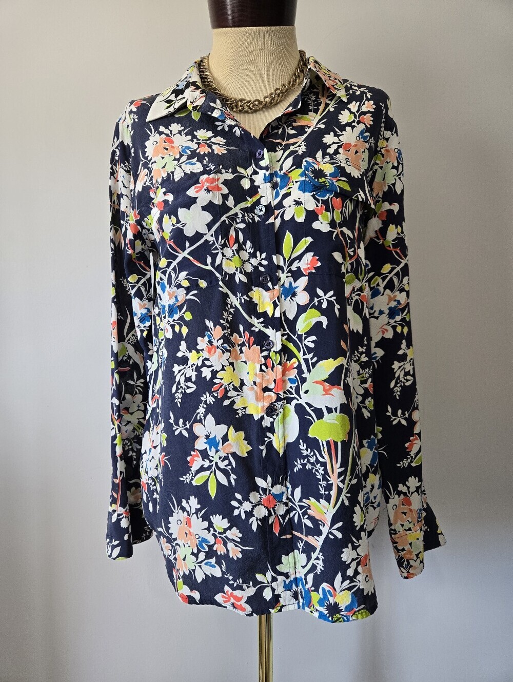 Equipment 100% Silk Navy Floral Button-Up Blouse. Size M
